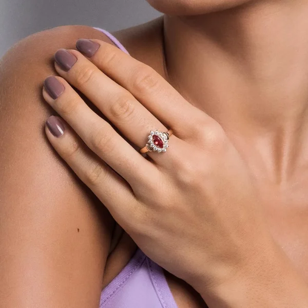 ANEL FORMATURA BANHADO A OURO 18K COM ZIRCONIAS E CRISTAL VERMELHO3